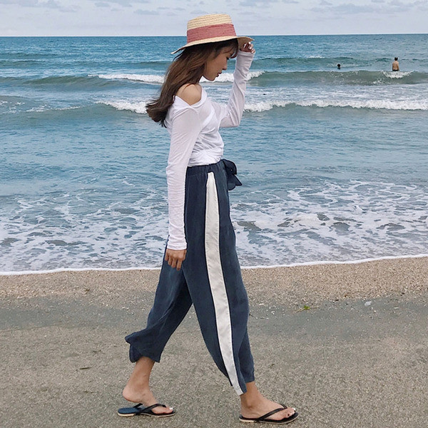 Ежедневен дамски панталон в широк модел с висока талия, в 7/8 модел