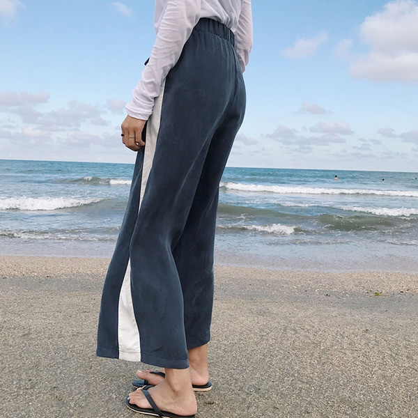 Ежедневен дамски панталон в широк модел с висока талия, в 7/8 модел