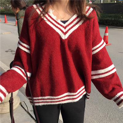 Топъл дамски пуловер с V-образно деколте в свободен модел, в сив и червен цвят