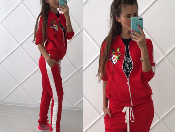 Елегантен дамски спортен екип подходящ и за ежедневието