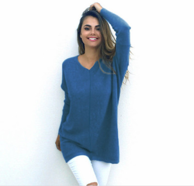 Много стилно семпло дамско пуловерче с V-образна яка 