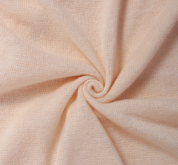 Много стилно семпло дамско пуловерче с V-образна яка 