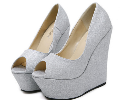 Брокатени дамски обувки на платформа в два различни цвята