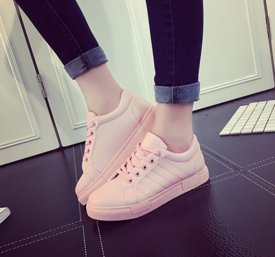 Много удобни дамски кецове с равна подметка в четири различни цвята