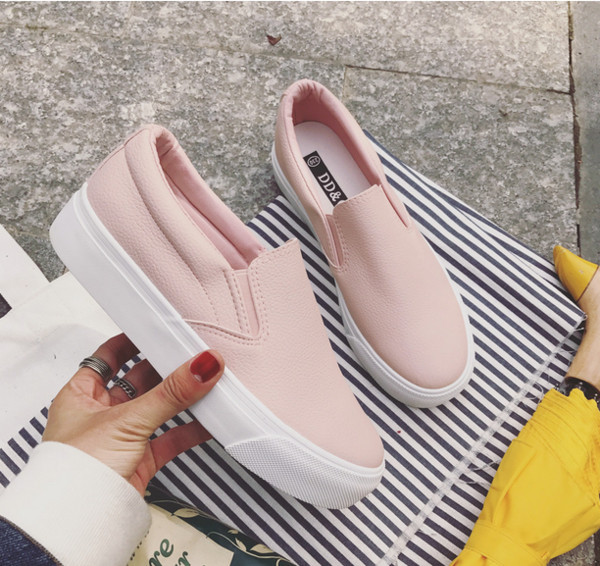 Дамски мокасини с равна гумена висока подметка - 3 различни цвята