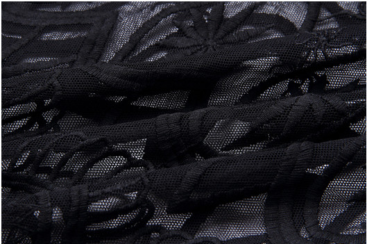 Πολύ κομψό  γυναικείο φόρεμα με  δαντέλα, με ντεκολτέ και ανοιχτό σχήματος V