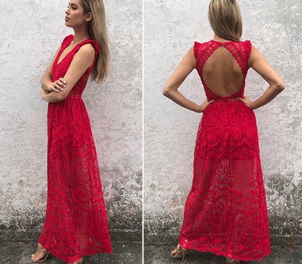 Πολύ κομψό  γυναικείο φόρεμα με  δαντέλα, με ντεκολτέ και ανοιχτό σχήματος V