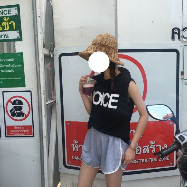 Ежедневен дамски потник с надпис в три цвята