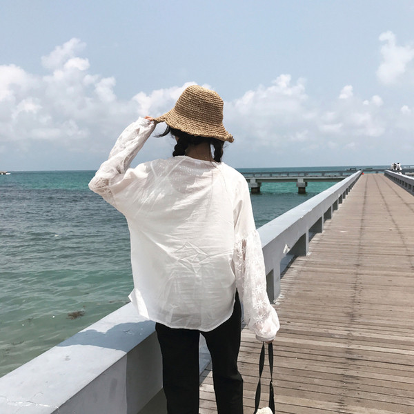 Стилна дамска риза с дантелени прозрачни ръкави и връзки в широк модел