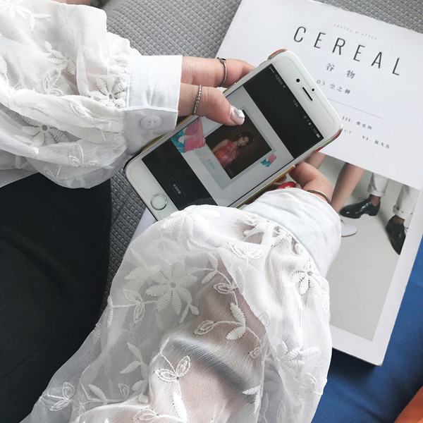 Стилна дамска риза с дантелени прозрачни ръкави и връзки в широк модел