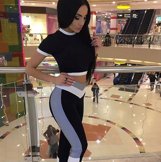 Спортно дамско екипче от две части в два различни цвята