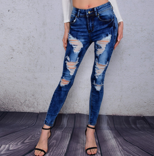 Γυναικεία παντελόνια denim  σε χαλαρά μοτίβα και ψηλή μέση