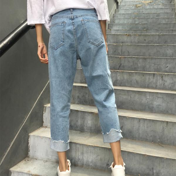 Дамски дънки в син цвят с висока талия и тип Boyfriend