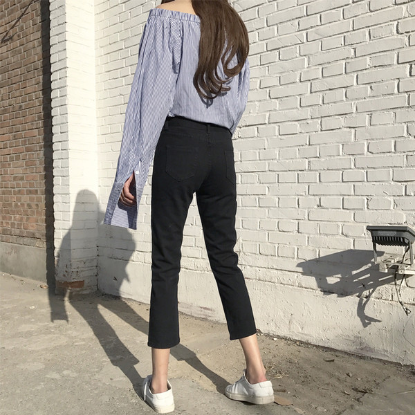 Красиви дамски дънки в черен цвят - 7/8, с висока талия и накъсани