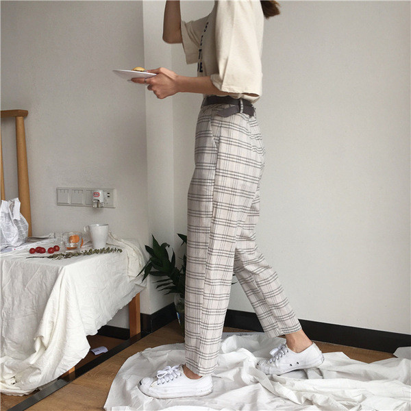 Κομψό γυναικείο  παντελόνι σε ευρύ μοτίβο και  με υψηλή μέση