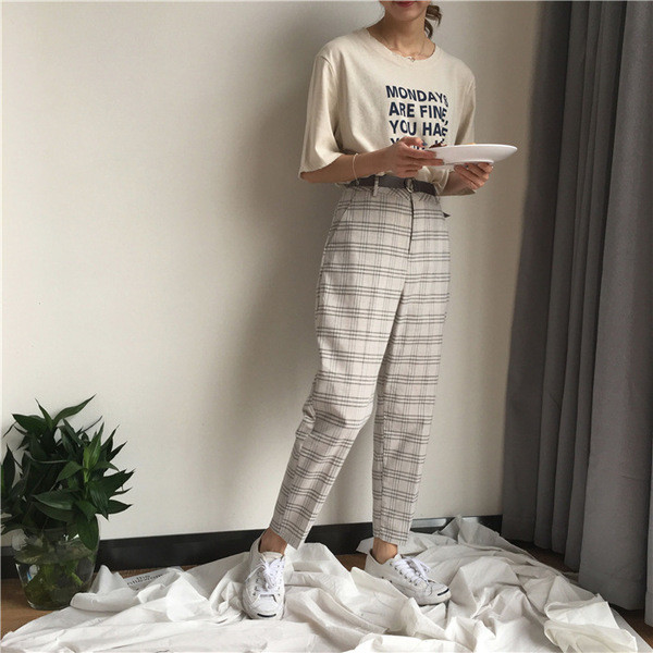 Κομψό γυναικείο  παντελόνι σε ευρύ μοτίβο και  με υψηλή μέση