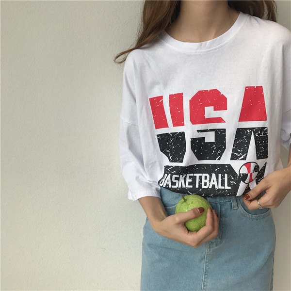 Ежедневна дамска тениска с 3/4 ръкави в широк модел с надпис