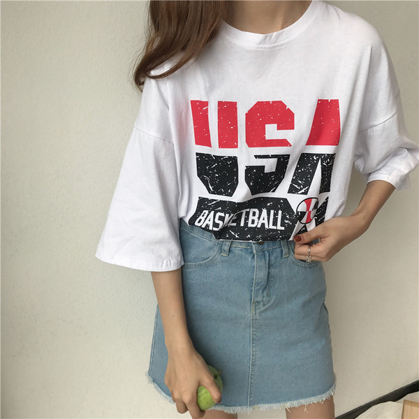 Ежедневна дамска тениска с 3/4 ръкави в широк модел с надпис