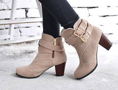 Интересни и стилни дамски боти на висок дебел ток и стилна катарама