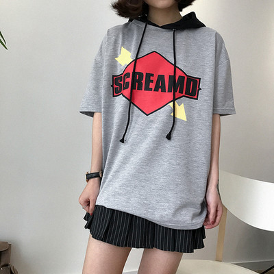 Спортна дамска тениска с 3/4 ръкави и с качулка в свободен стил