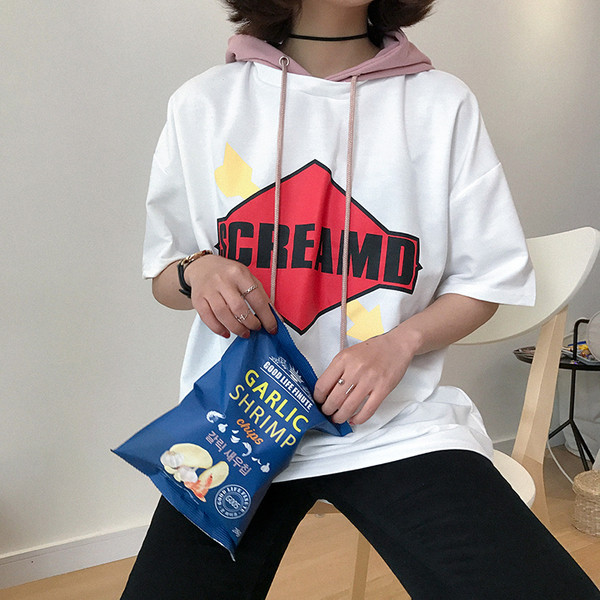 Спортна дамска тениска с 3/4 ръкави и с качулка в свободен стил