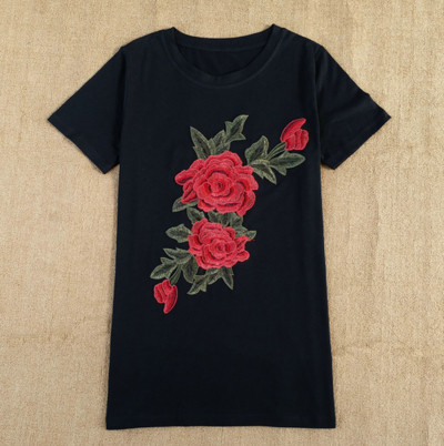 Ежедневна дамска черна тениска с къс ръкав и уникална цветна бродерия на цветчета