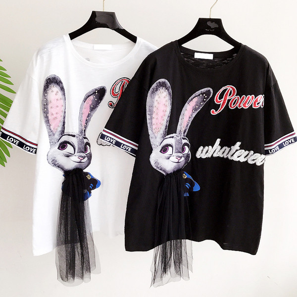 Красива дамска тениска с изображение и дантела и надписи, в бял и черен цвят