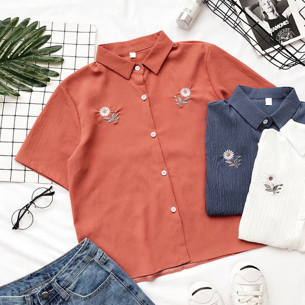 Сладка дамска риза в три цвята с бродерия в три цвята