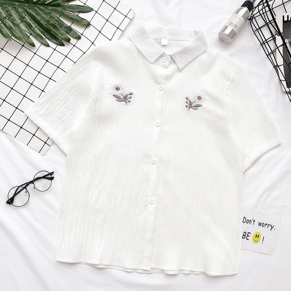 Сладка дамска риза в три цвята с бродерия в три цвята