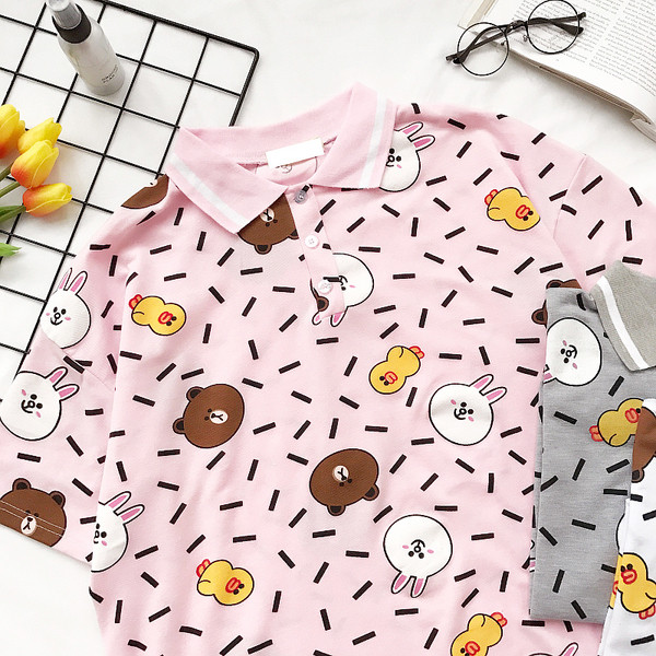 Сладка дамска блуза с поло яка в два цвята и изображения