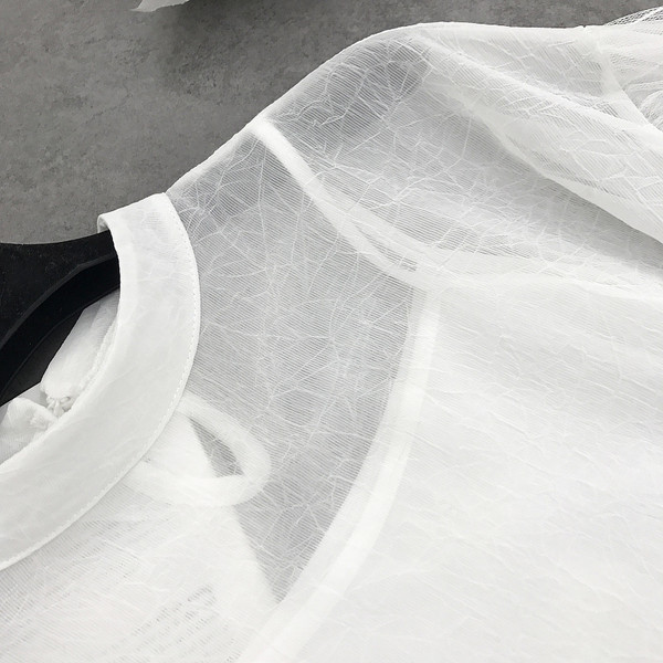 Дантелена дамска риза в бял цвят + потник 