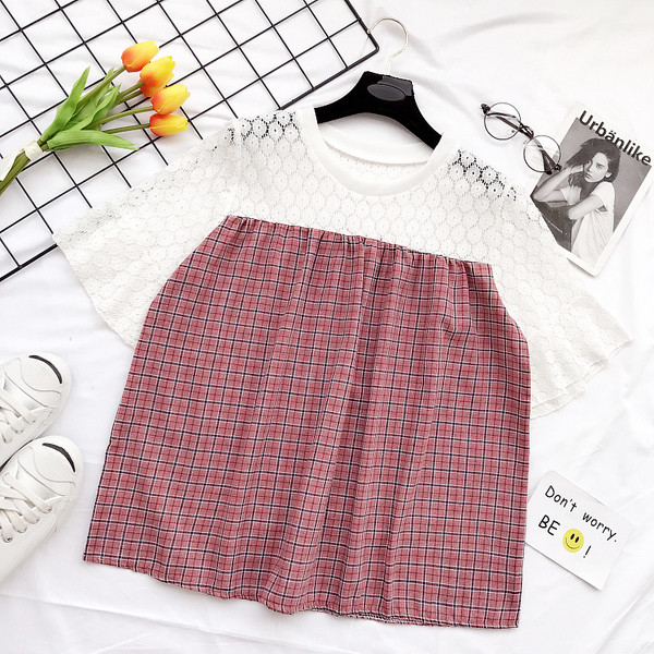 Стилна дамска блуза с дантела на каре, подходяща за ежедневие