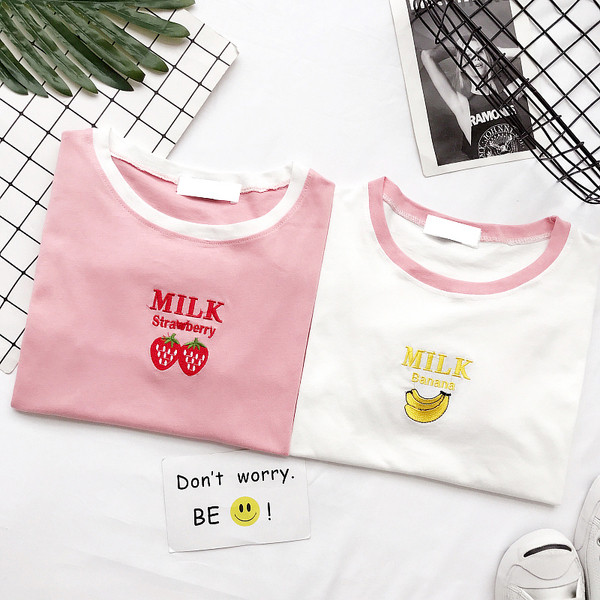 Сладка дамска блуза с надпис в бял и розов цвят