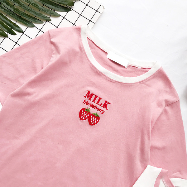 Сладка дамска блуза с надпис в бял и розов цвят