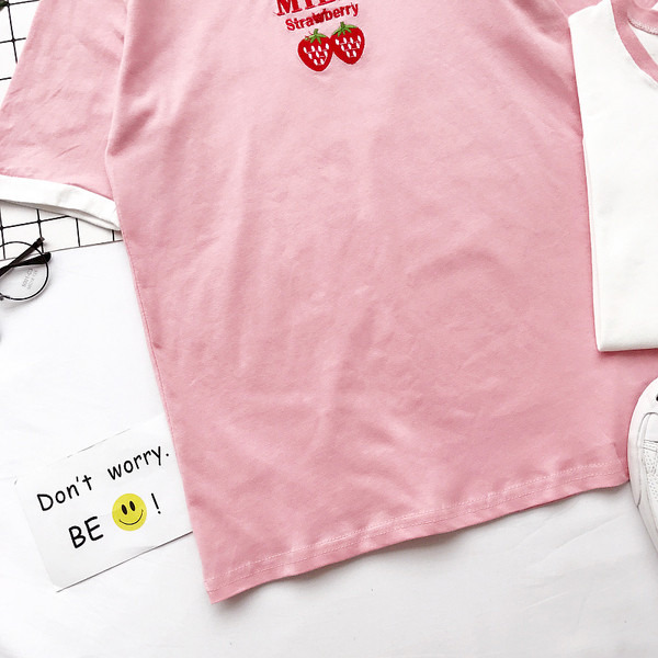 Сладка дамска блуза с надпис в бял и розов цвят