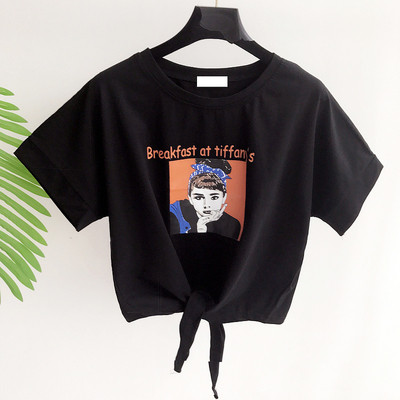 Κομψή γυναικεία μπλούζα σε άσπρο, μαύρο και κόκκινο