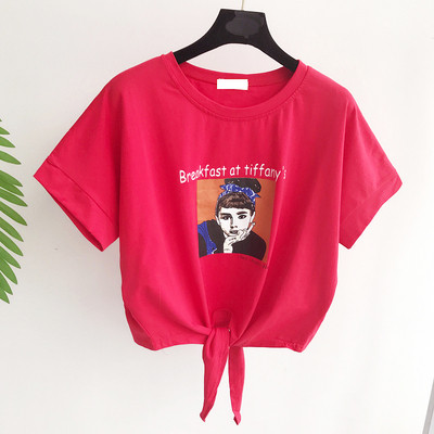 Κομψή γυναικεία μπλούζα σε άσπρο, μαύρο και κόκκινο