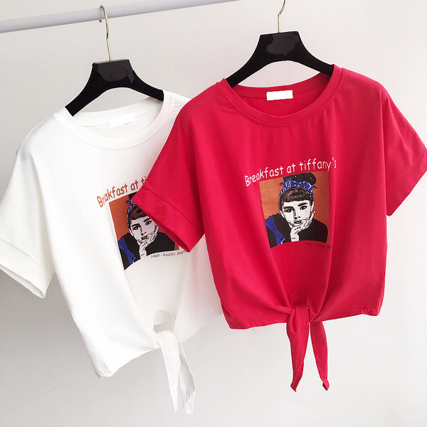 Κομψή γυναικεία  μπλούζα σε άσπρο, μαύρο και κόκκινο