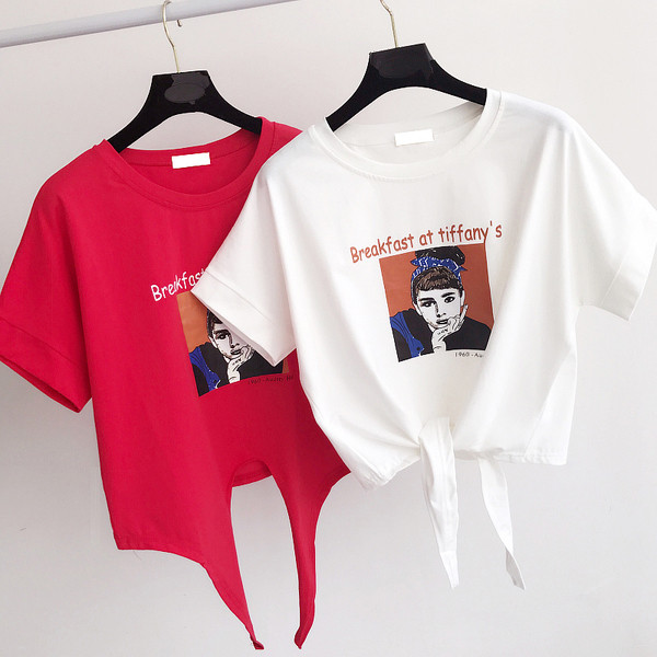 Κομψή γυναικεία  μπλούζα σε άσπρο, μαύρο και κόκκινο