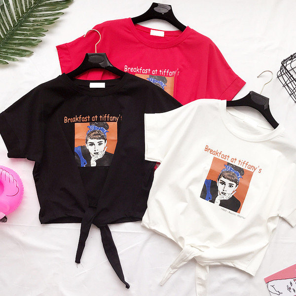 Κομψή γυναικεία  μπλούζα σε άσπρο, μαύρο και κόκκινο