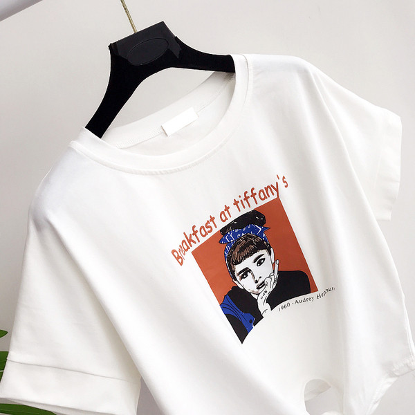 Κομψή γυναικεία  μπλούζα σε άσπρο, μαύρο και κόκκινο