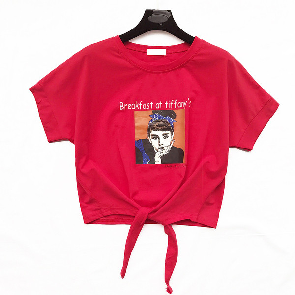 Κομψή γυναικεία  μπλούζα σε άσπρο, μαύρο και κόκκινο