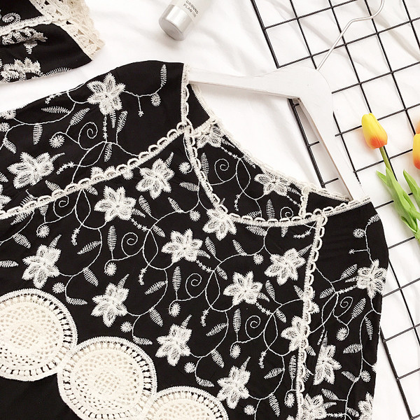 Γυναικεία μπλούζα  φαρδιά με δαντέλα