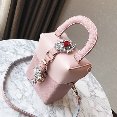 Квадратна дамска мини чанта с красива декорация в три цвята