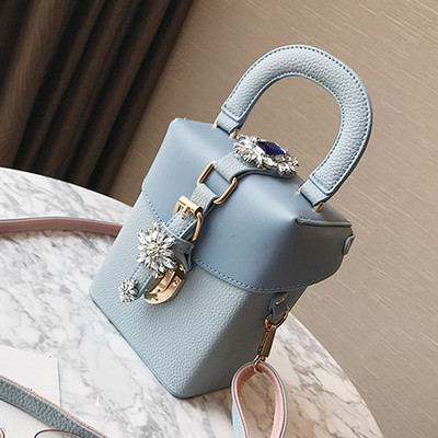 Квадратна дамска мини чанта с красива декорация в три цвята