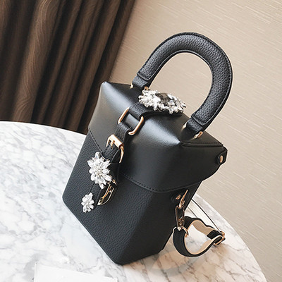 Квадратна дамска мини чанта с красива декорация в три цвята