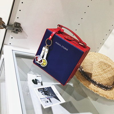 Πολύ όμορφη και πρακτική μίνι τσάντα για τις κυρίες σε τρία χρώματα