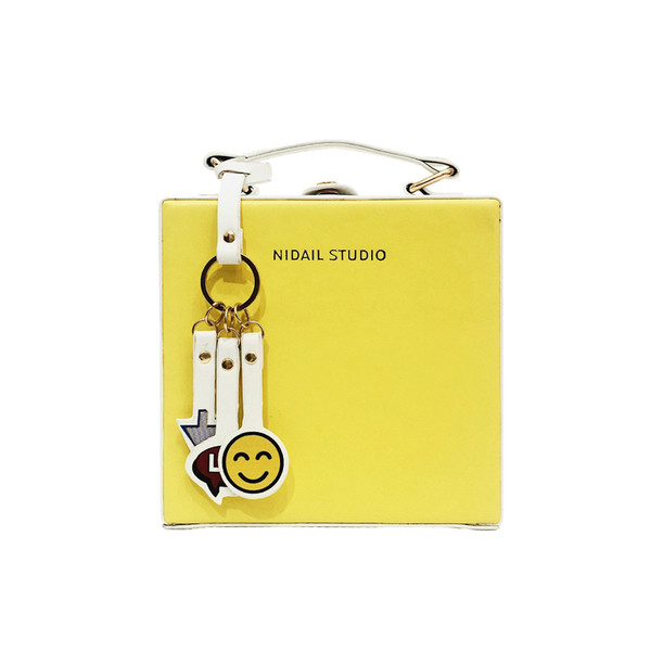 Πολύ όμορφη και πρακτική μίνι τσάντα για τις κυρίες σε τρία χρώματα