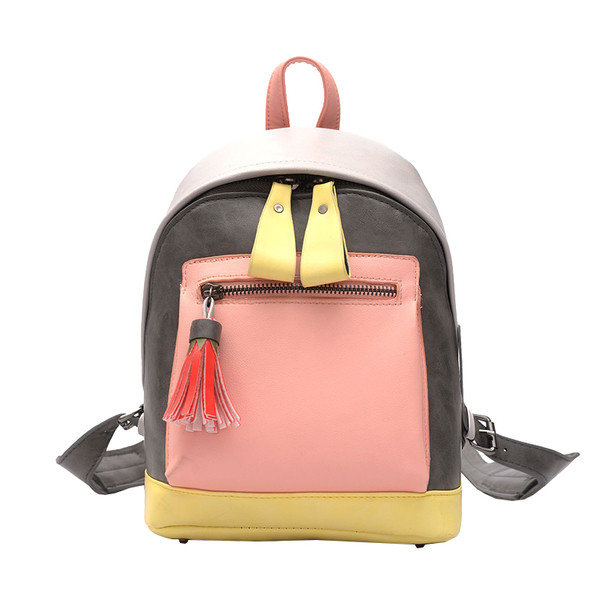 Πολύ όμορφο σακίδιο σε ένα πολύχρωμο μοντέλο με φούντα