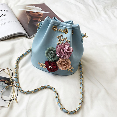 Μίνι γυναικεία τσάντα με 3D floral διακόσμηση με μεταλλική λαβή